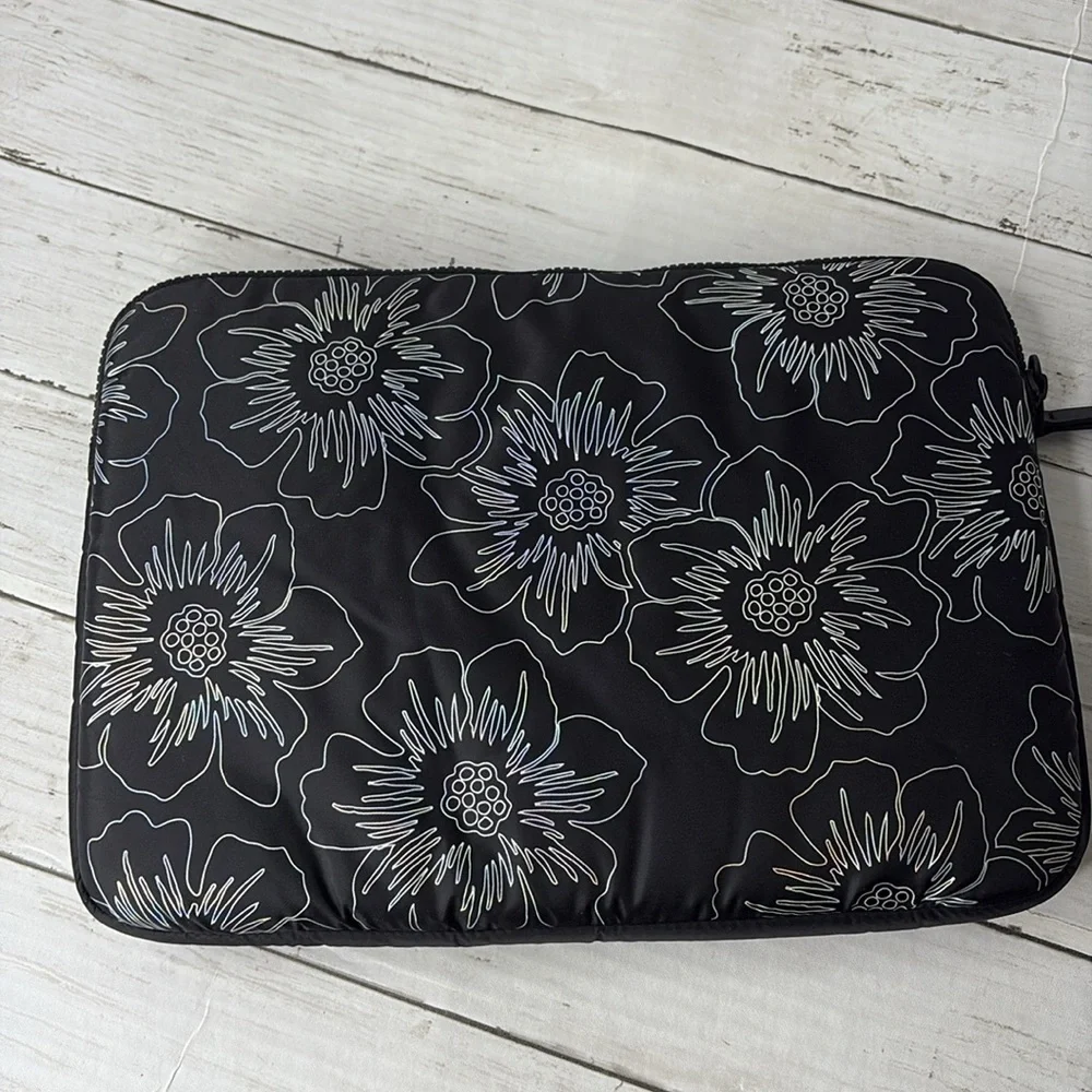 Kate Spade Black and White Floral NWOT Plush Laptop Sleeve